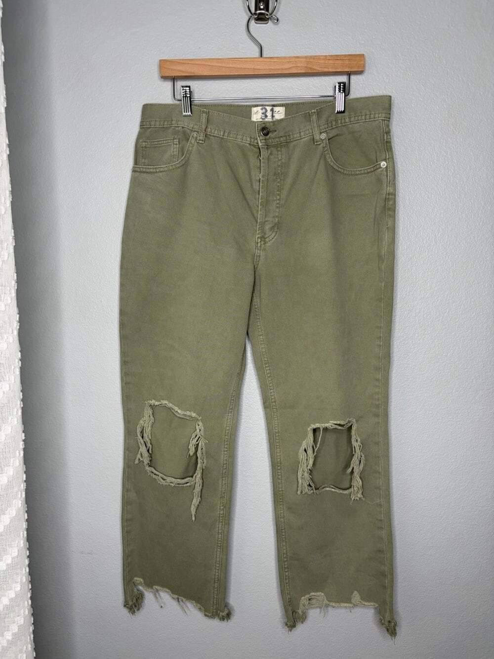 Free People We The Free Maggie Mid-Rise Straight-Leg Moss Color Sz 31 Distressed